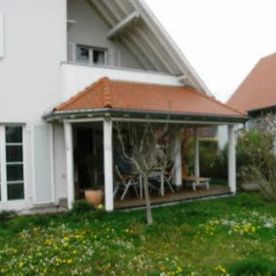 Vordach über Terrasse in Kuenheim